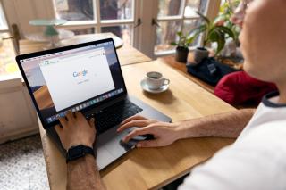 Suivre les mises à jour de l'algorithme Google et y réagir
